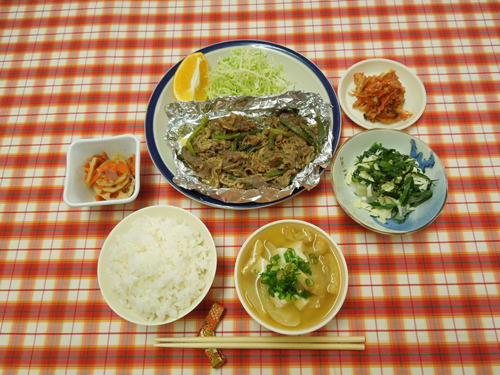 牛肉とにんにくの芽の炒めものと、ゴーヤチャンプルーでスタミナたっぷり！